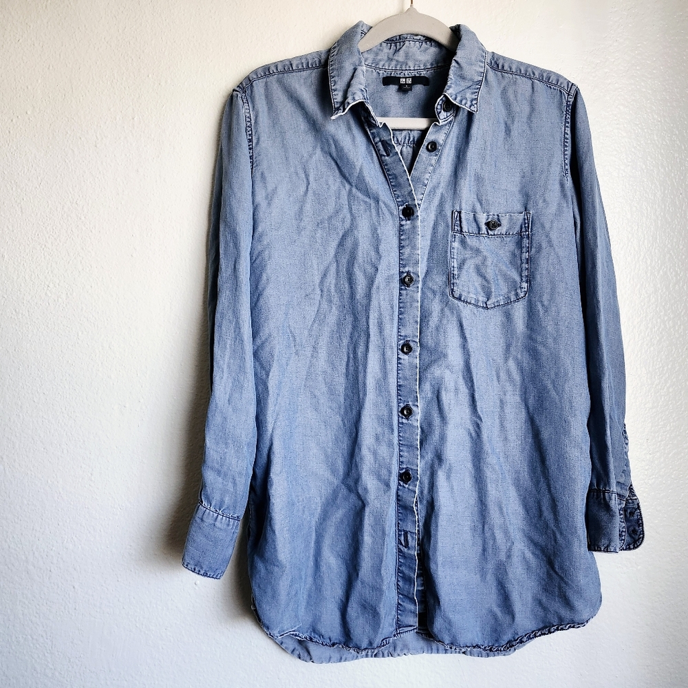 Uniqlo Chambray Shirt Women’s Small Denim Button Down Top Blue Long Sleeve